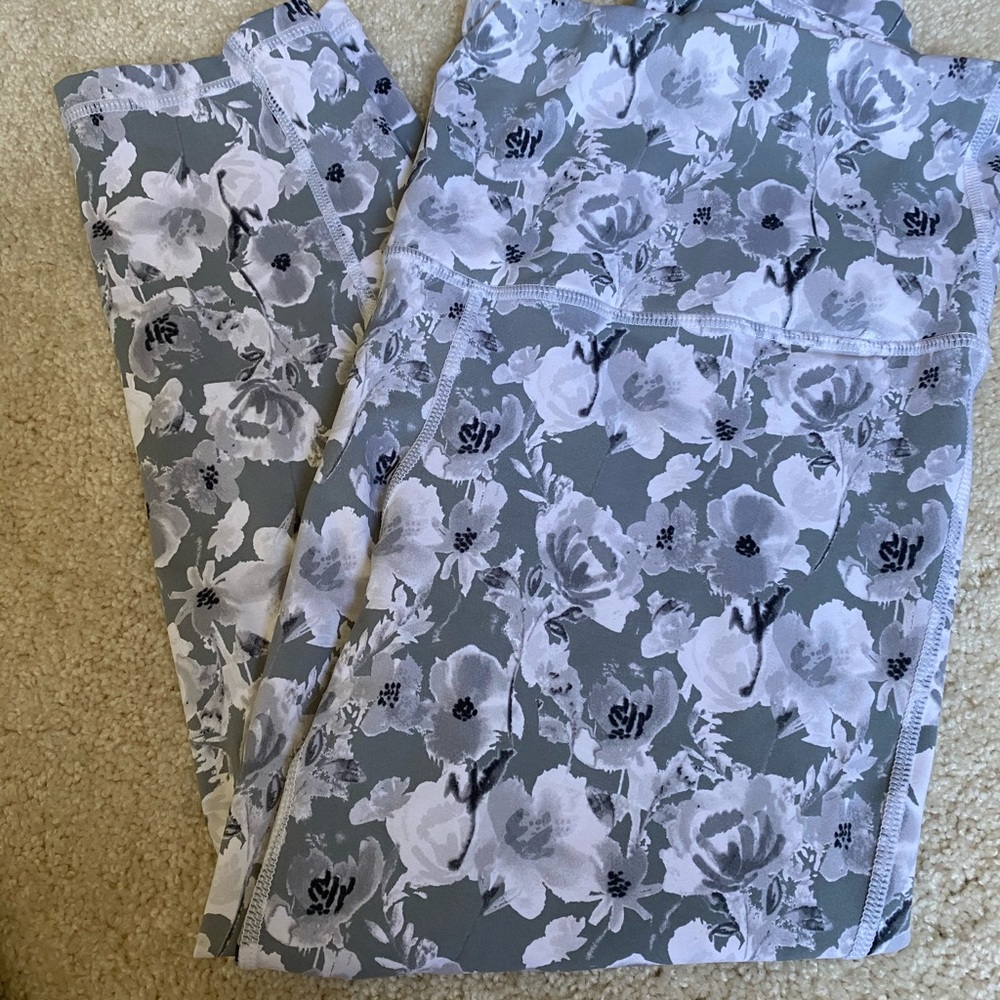 Like New Large Grey Floral Mono B Crop Leggings!